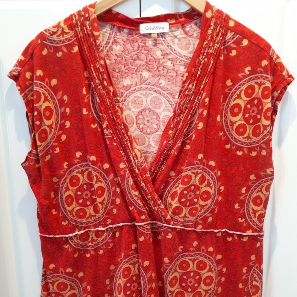 "CALVIN KLEIN" TOP.....LIKE NEW!